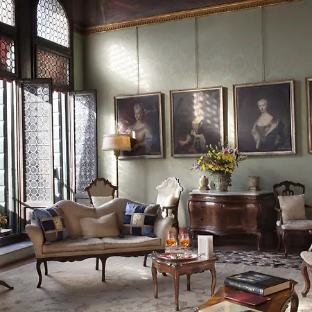 בית הארחה Palazzetto Pisani Grand Canal 4*