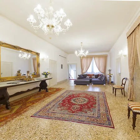 בית הארחה Palazzetto Pisani Grand Canal 4*
