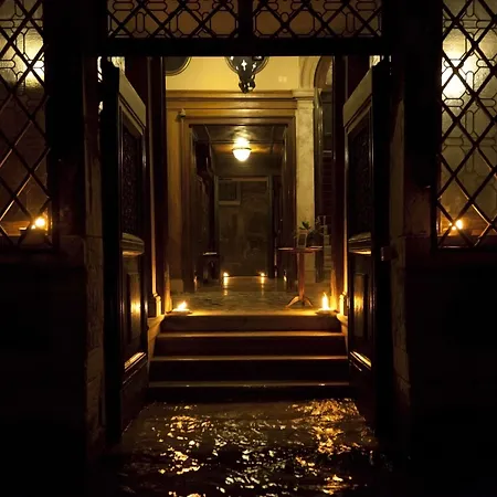 Palazzetto Pisani Grand Canal