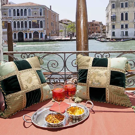 Palazzetto Pisani Grand Canal