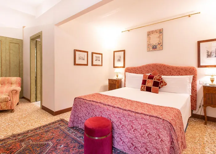 Palazzetto Pisani Grand Canal