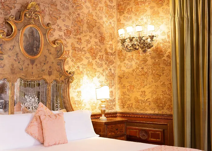 Palazzetto Pisani Grand Canal