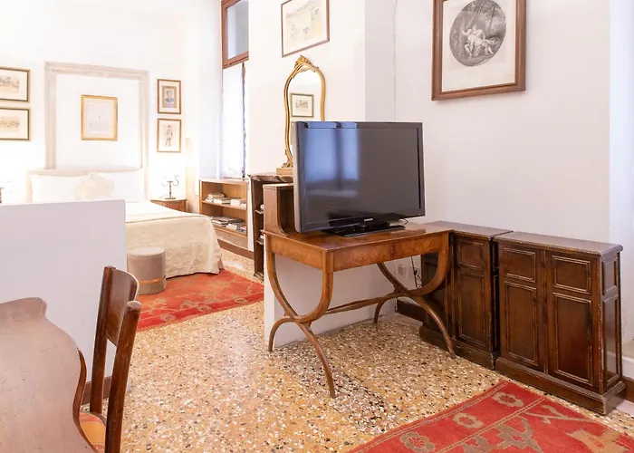 Palazzetto Pisani Grand Canal