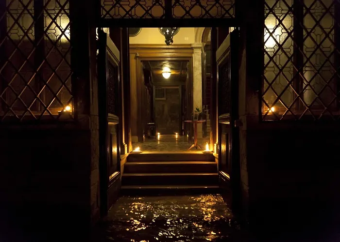 Palazzetto Pisani Grand Canal