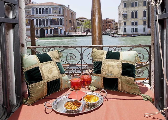 Palazzetto Pisani Grand Canal